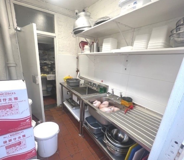 863 Green Lanes, London for lease - Interior Photo - Image 3 of 6