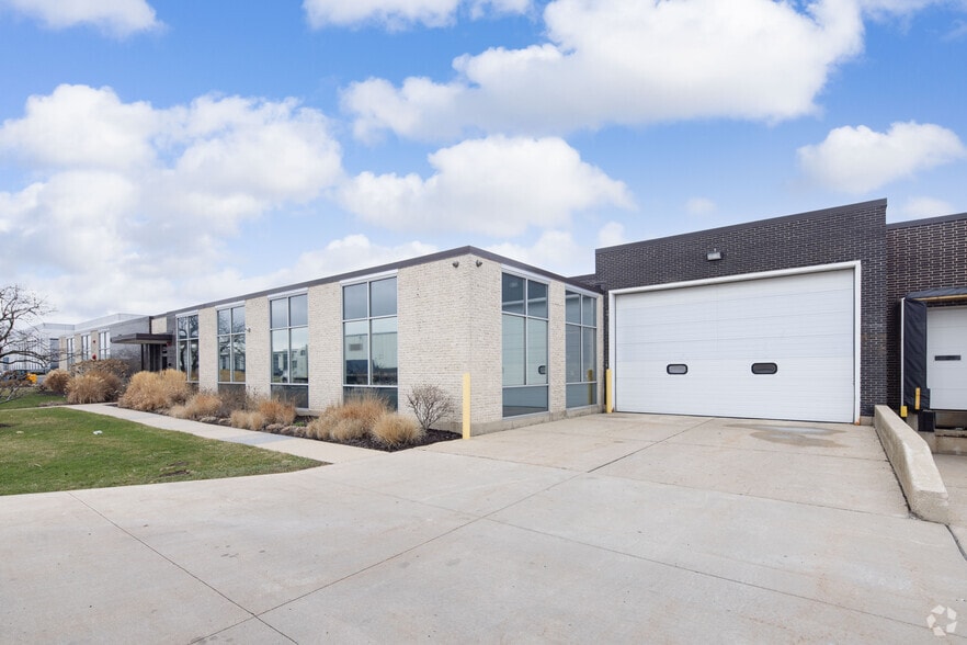 2250 Arthur Ave, Elk Grove Village, IL for lease - Building Photo - Image 2 of 4