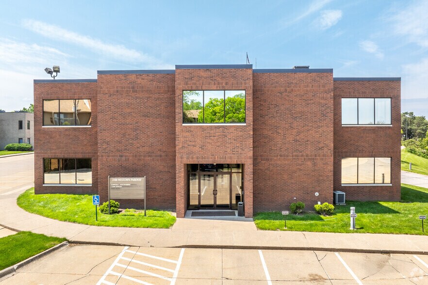 2100 Westown Pky, West Des Moines, IA à louer - Photo du bâtiment - Image 2 de 5