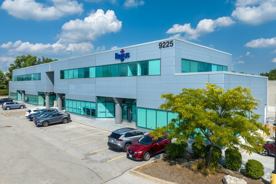 9225 Leslie St, Richmond Hill, ON à louer - Photo du bâtiment - Image 1 de 17
