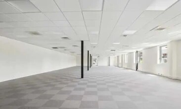 Flex in La Courneuve for lease Interior Photo- Image 2 of 6