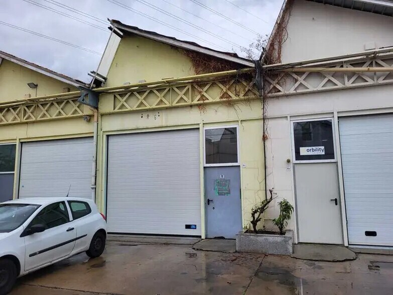 Flex dans Vénissieux à louer - Photo du bâtiment - Image 3 de 4