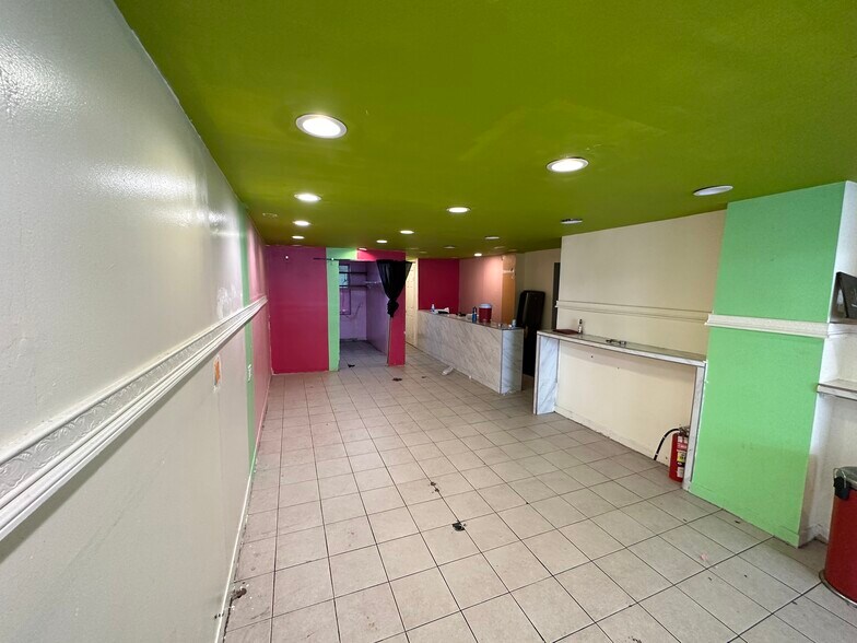 218 E 116th St, New York, NY for lease - Interior Photo - Image 3 of 3