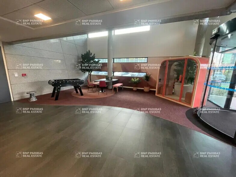 Bureau dans Toulouse à louer - Hall d’entrée - Image 3 de 27
