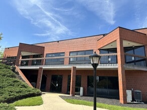 1860 Charter Ln, Lancaster, PA for lease Building Photo- Image 2 of 2