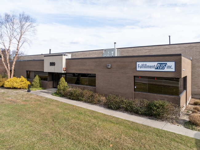 Plus de détails pour 889 Waverly Ave, Holtsville, NY - Industriel à louer