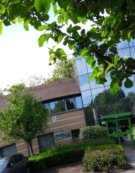 Rue Albert Einstein, Champs-sur-Marne for lease - Building Photo - Image 3 of 8