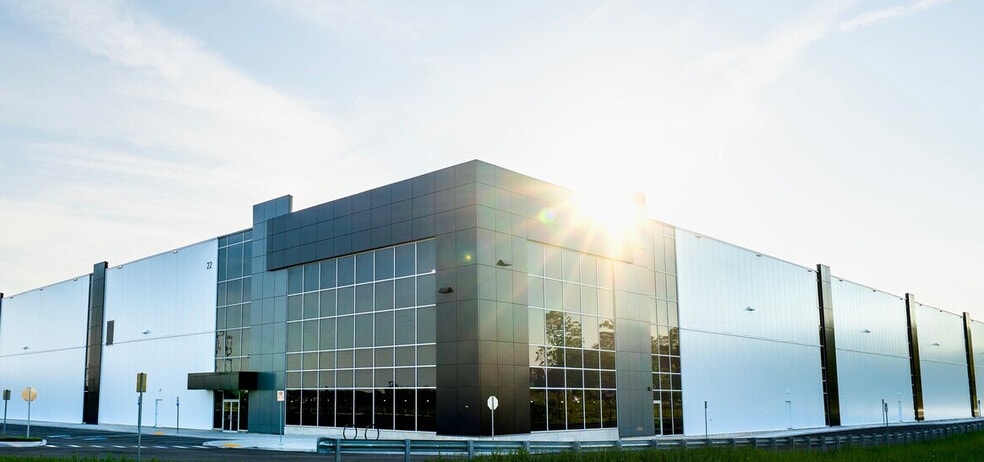 22 Medicorum Pl, Hamilton, ON for lease - Building Photo - Image 1 of 38