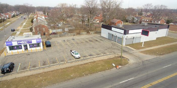 15000-15040 W 7 Mile Rd, Detroit, MI à louer - Photo du bâtiment - Image 2 de 5