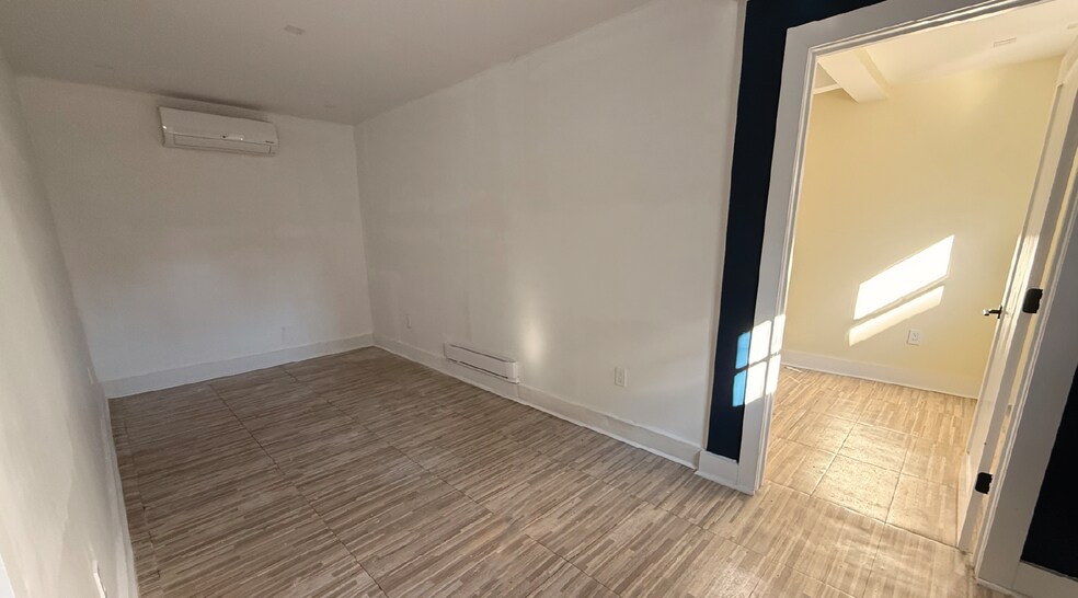 1809 Decatur St, Ridgewood, NY à louer - Photo du bâtiment - Image 3 de 6