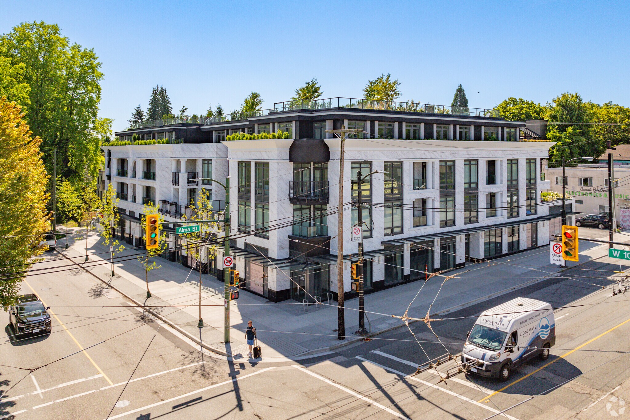3668 W 10th Ave, Vancouver, BC à vendre Photo du bâtiment- Image 1 de 4