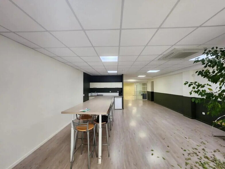 Office in Montpellier for lease - Interior Photo - Image 3 of 12
