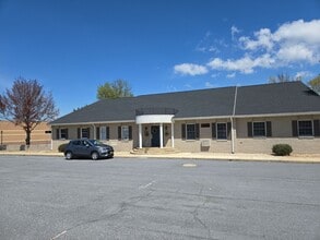 5075 Lincoln Way E, Fayetteville, PA à louer Photo intérieure- Image 1 de 15
