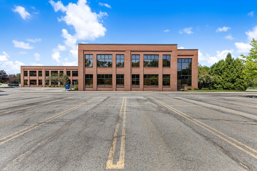 171 Sullys Trl, Pittsford, NY for lease - Building Photo - Image 2 of 7