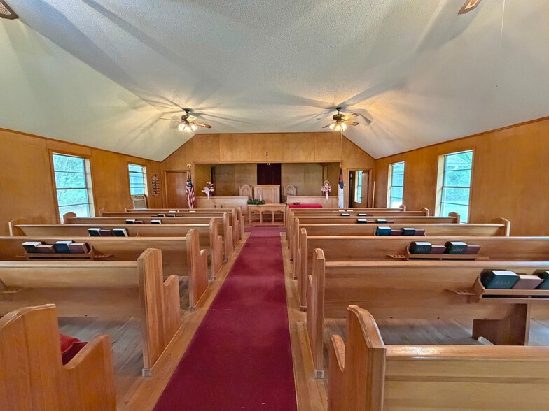 4733 State Highway 37 N, Clarksville, TX for sale - Interior Photo - Image 2 of 7