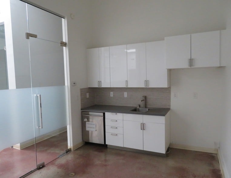 2127 Westwood Blvd, Los Angeles, CA for sale - Interior Photo - Image 3 of 4