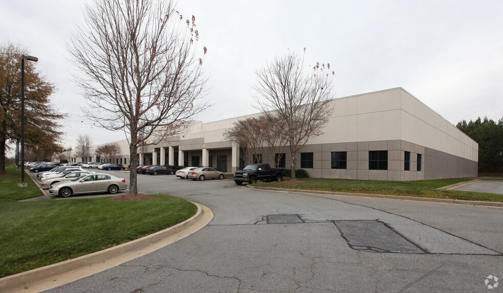 1200 Northbrook Pky, Suwanee, GA for lease - Primary Photo - Image 1 of 2