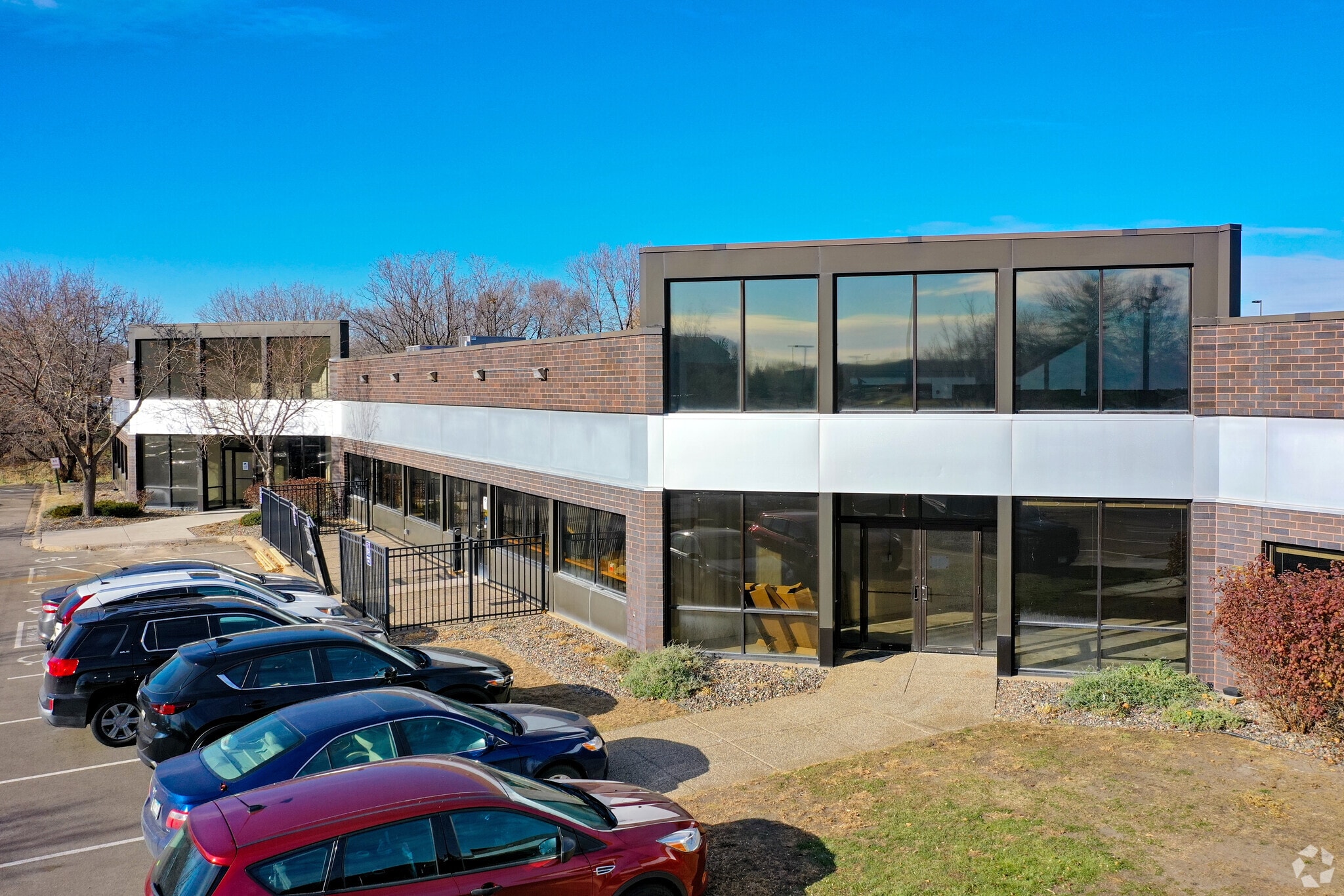 6701 Parkway Cir, Brooklyn Center, MN for lease Primary Photo- Image 1 of 17