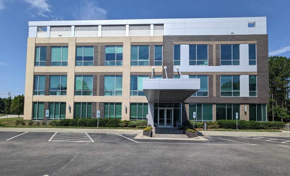101 Lattner Ct, Morrisville, NC à louer - Photo du bâtiment - Image 3 de 12