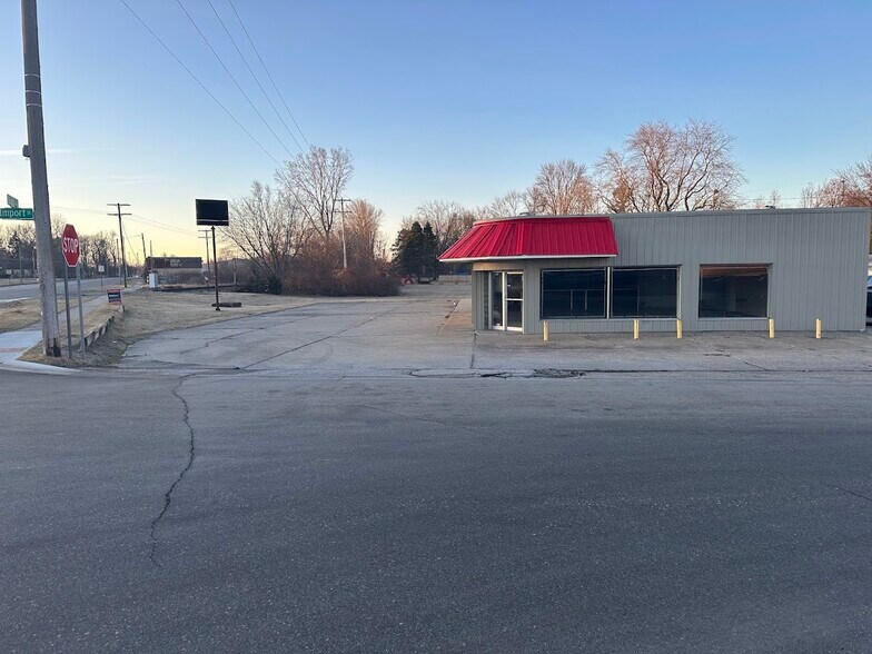 3516 Elmport Rd, Bridgeport, MI à vendre - Photo du bâtiment - Image 3 de 22