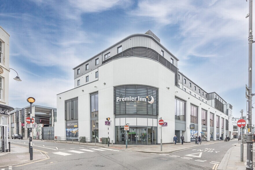 Henrietta St, Cheltenham à louer - Photo du bâtiment - Image 3 de 9