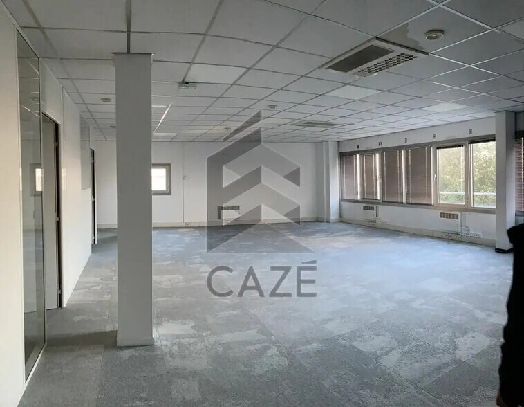 Office in Mérignac for lease - Interior Photo - Image 2 of 6