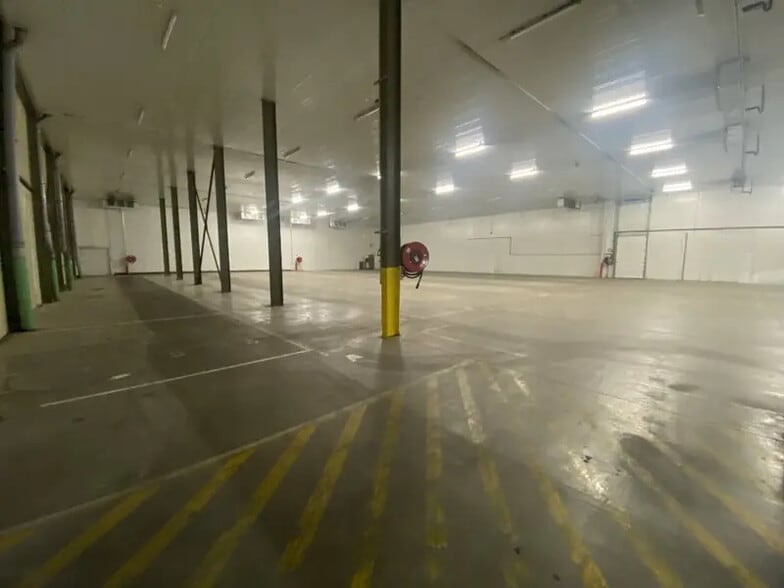 Industrial in for lease - Interior Photo - Image 2 of 6