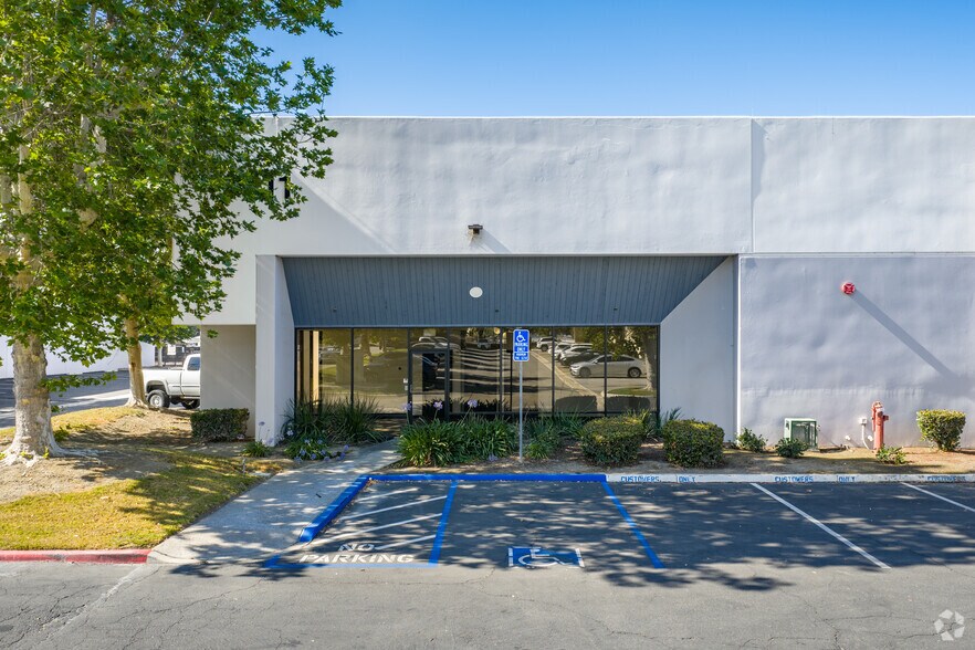 1811 Riverview Dr, San Bernardino, CA à louer - Photo du bâtiment - Image 2 de 10