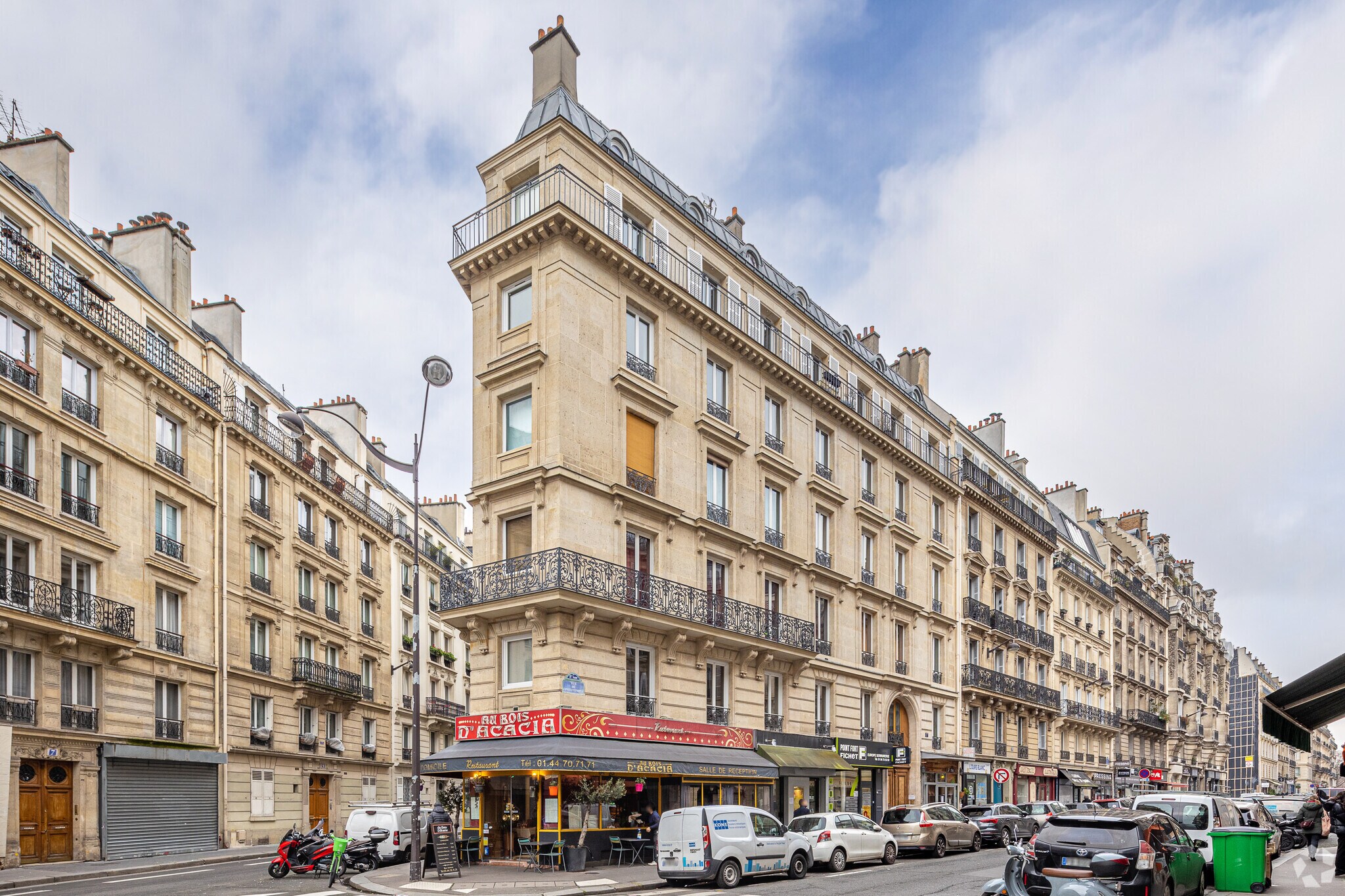 Retail in Paris for lease Building Photo- Image 1 of 4