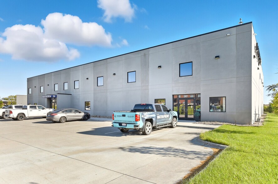 14217 S 220th St, Gretna, NE à louer - Photo du bâtiment - Image 1 de 30