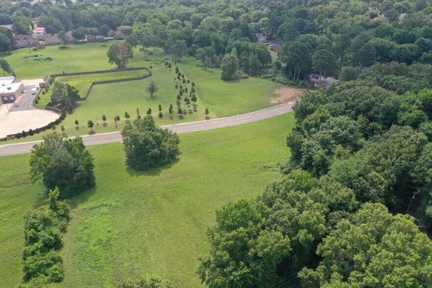 S Vancouver Ave, Russellville, AR à vendre - Photo du bâtiment - Image 2 de 10