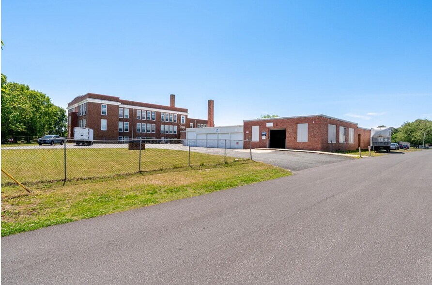 111 N School St, Greensboro, MD à vendre - Photo du bâtiment - Image 2 de 12