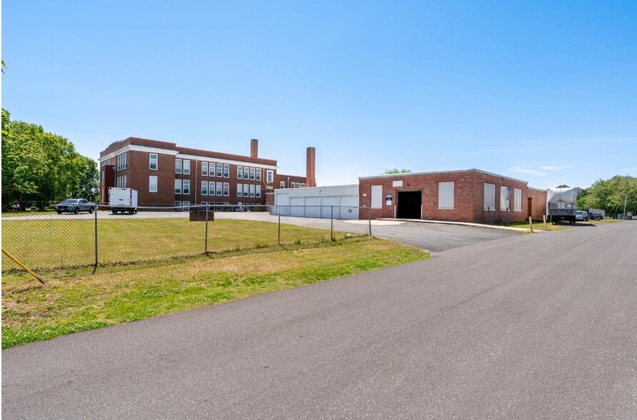 111 N School St, Greensboro, MD à louer - Photo du bâtiment - Image 2 de 13