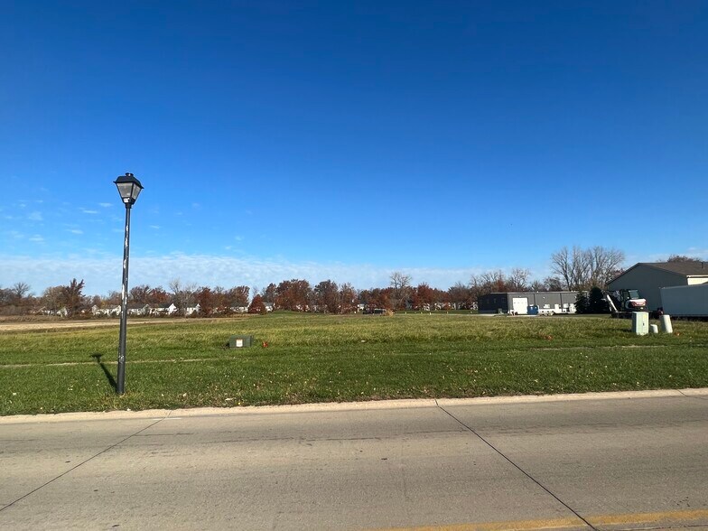 32868 Pin Oak Pkwy, Avon Lake, OH à vendre - Photo principale - Image 1 de 5