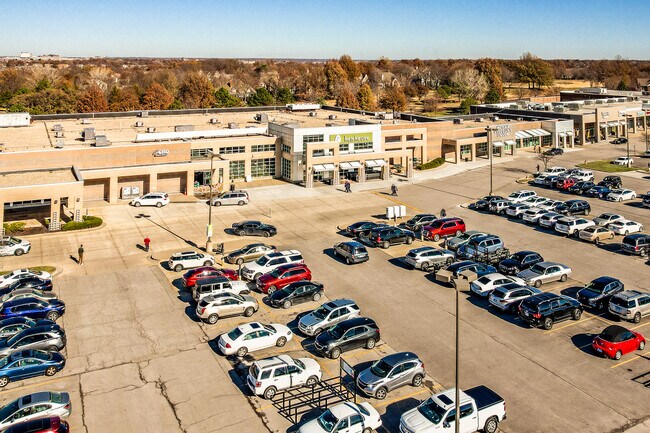 More details for 6882-6936 W 135th St, Overland Park, KS - Retail for Lease