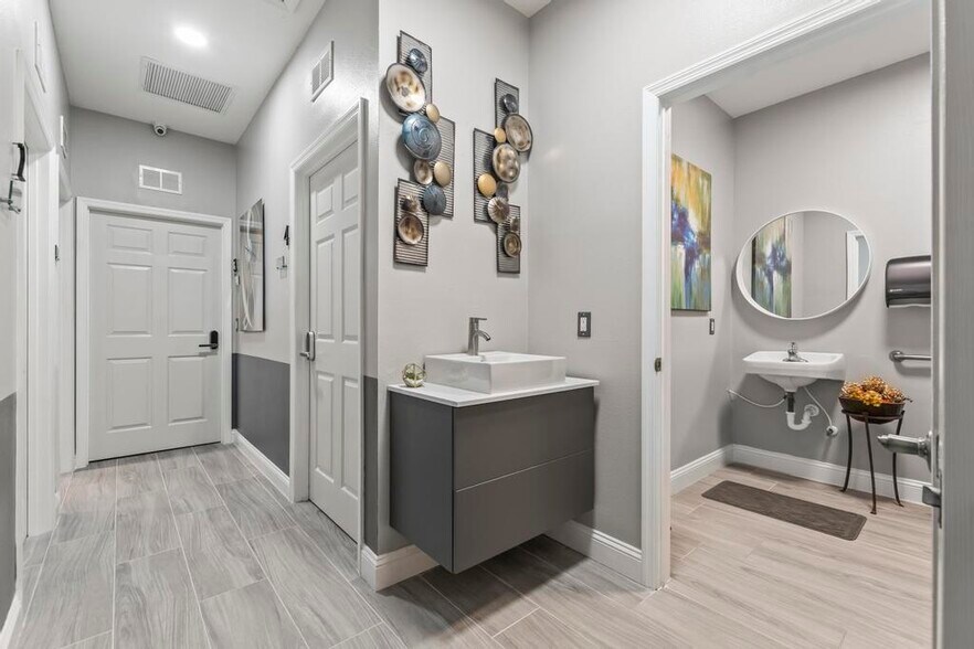 4869 Palm Coast Pky NW, Palm Coast, FL à louer - Photo intérieure - Image 3 de 39