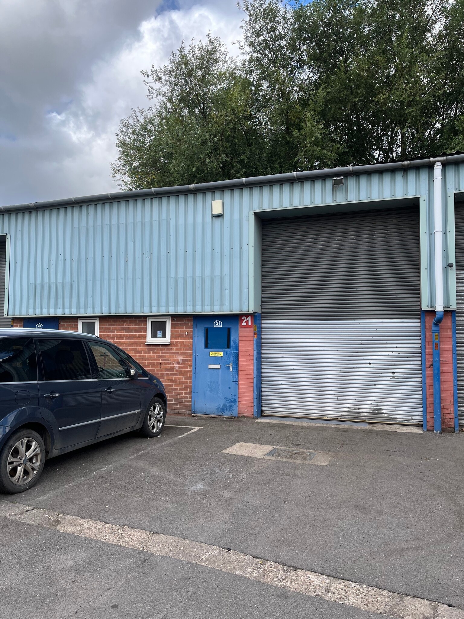 Unit 21 Steel Fabs Industrial Estate, Victoria Crescent, Burton On Trent for lease Primary Photo- Image 1 of 4