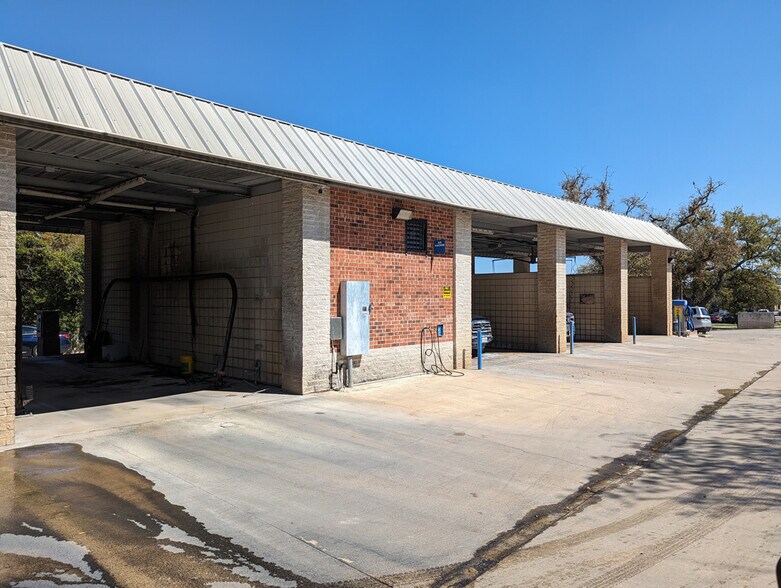 2106 Hunter Road Hwy, San Marcos, TX à vendre - Photo du bâtiment - Image 2 de 10