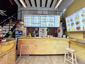 Retail in Barcelona, Barcelona for lease Interior Photo- Image 1 of 14
