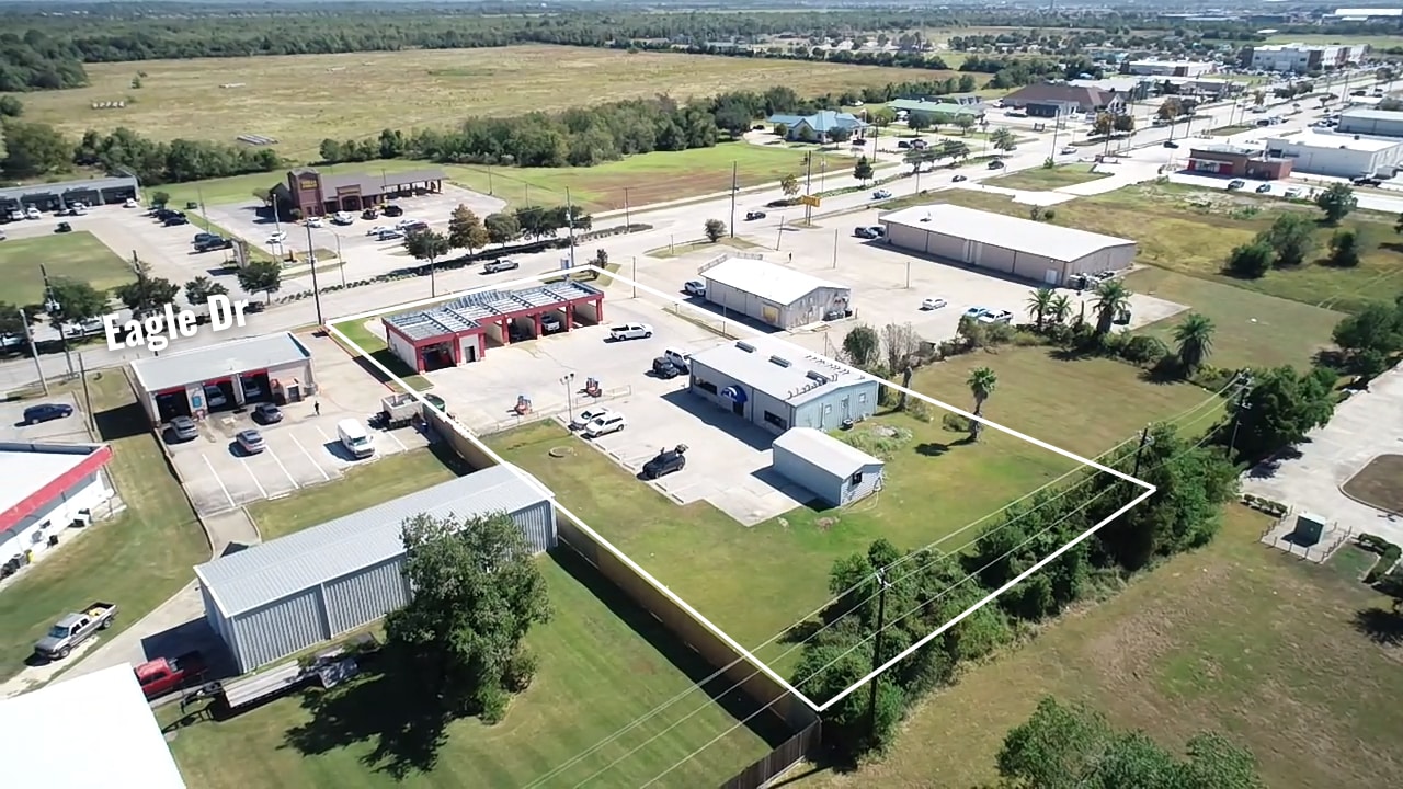 11515 Eagle Dr, Mont Belvieu, TX for sale Primary Photo- Image 1 of 8