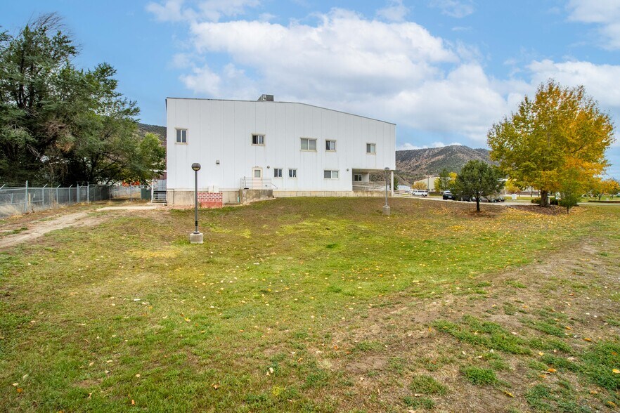2127 Airport Rd, Rifle, CO à vendre - Photo du bâtiment - Image 3 de 12
