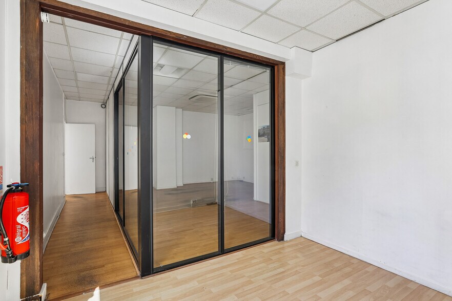 Immeuble residentiel dans Paris à vendre - Photo du bâtiment - Image 2 de 7