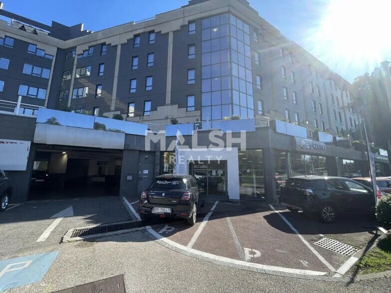 Flex in Tassin-la-Demi-Lune for sale - Building Photo - Image 3 of 17