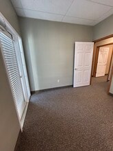 1600 NW Mock Ave, Blue Springs, MO for lease Interior Photo- Image 2 of 10