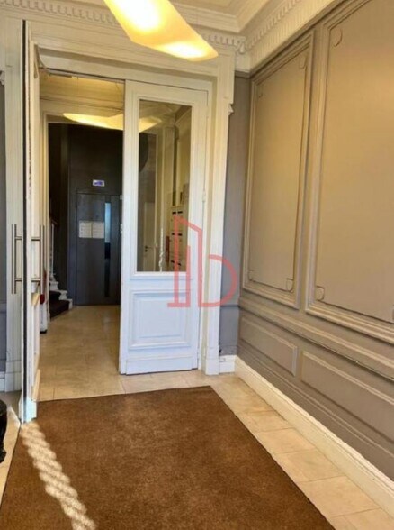 Bureau dans Bordeaux à louer - Hall d’entrée - Image 2 de 9