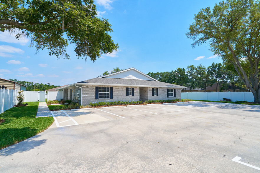 3106 Bloomingdale Villas Ct, Brandon, FL for sale - Primary Photo - Image 1 of 1