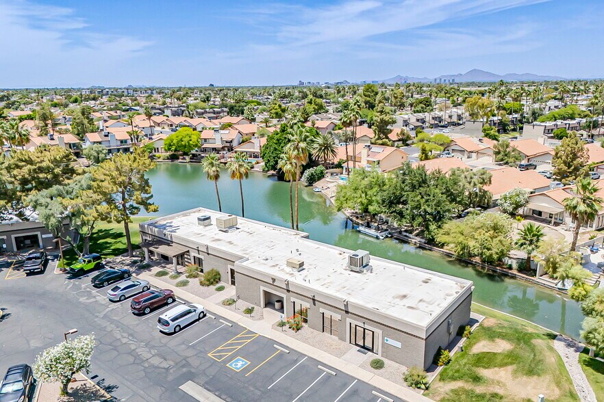 2222 S Dobson Rd, Mesa, AZ à vendre - Photo du bâtiment - Image 1 de 30