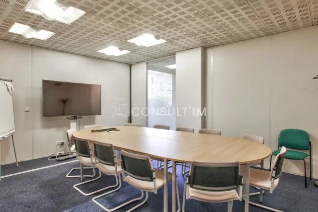 Office in Saint-Cloud for lease - Building Photo - Image 3 of 9