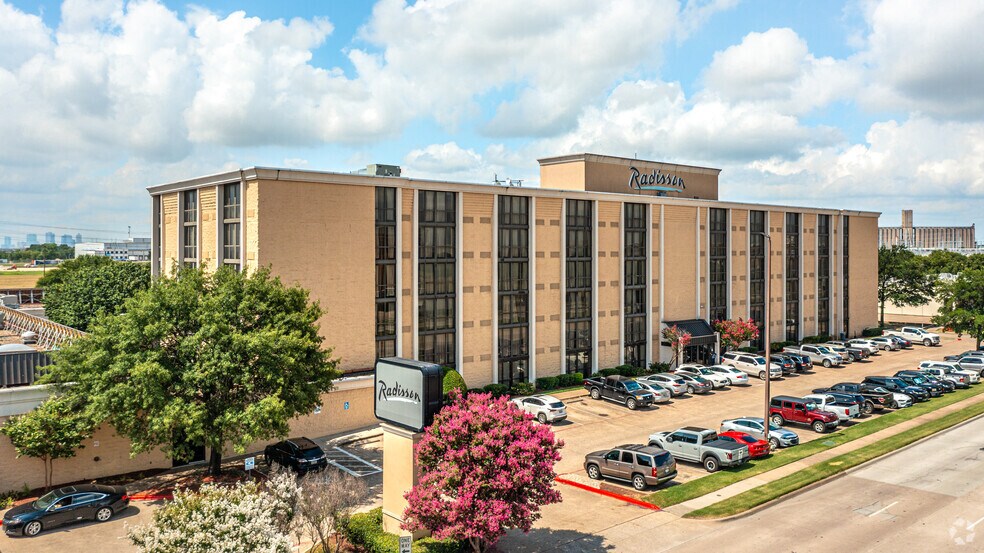 2540 Meacham Blvd, Fort Worth, TX à vendre - Photo du bâtiment - Image 3 de 31