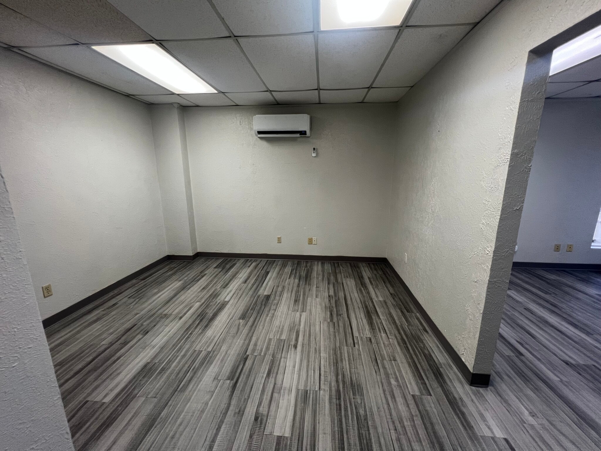 4400 SW 34th St, Oklahoma City, OK for lease Interior Photo- Image 1 of 5